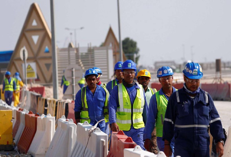 العراق يرحل آلاف العمال الأجانب ويحيل 2000 شركة مخالفة للقضاء