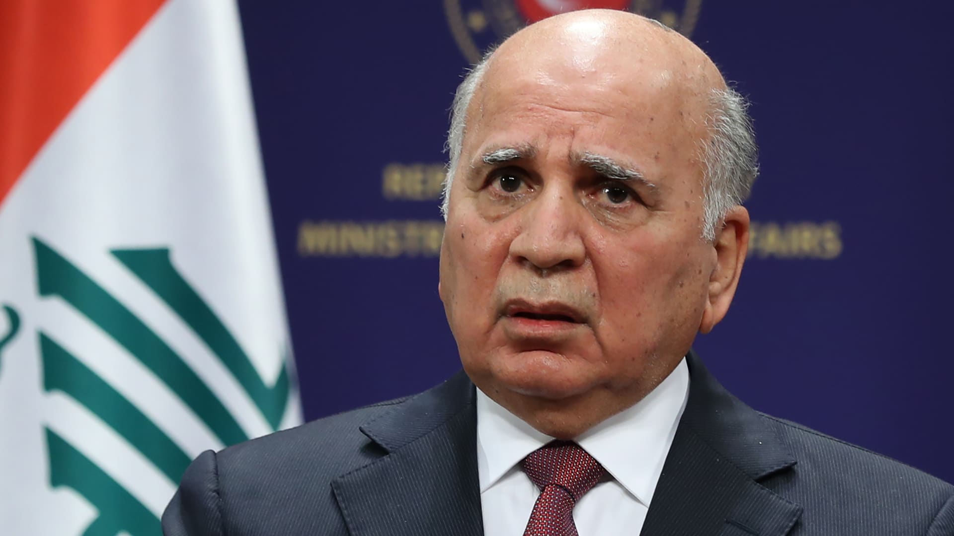 الكرعاوي: فؤاد حسين يتعامل مع الوجود الأمريكي تبعاً للمصلحة البارزانية