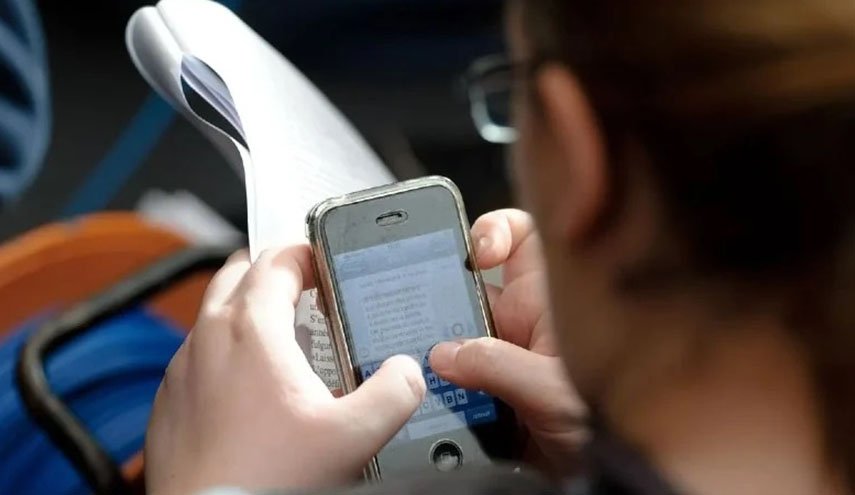 تصيبهم بالذعر … “رسائل نصية” تصل إلى هواتف آلاف المستوطنين